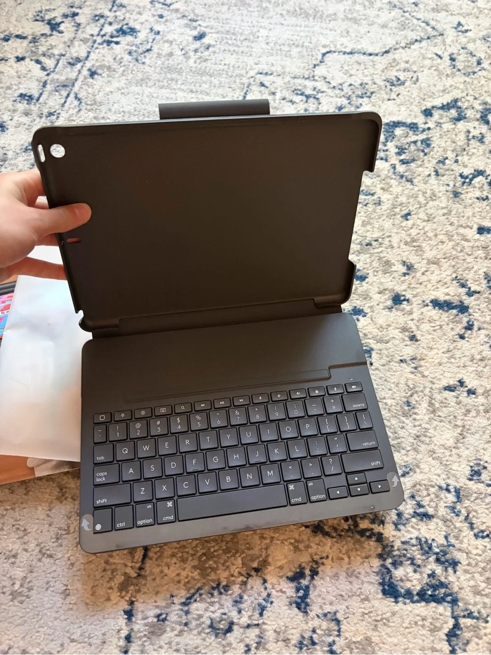 NWT Logitech Slim Folio iPad Keyboard Case